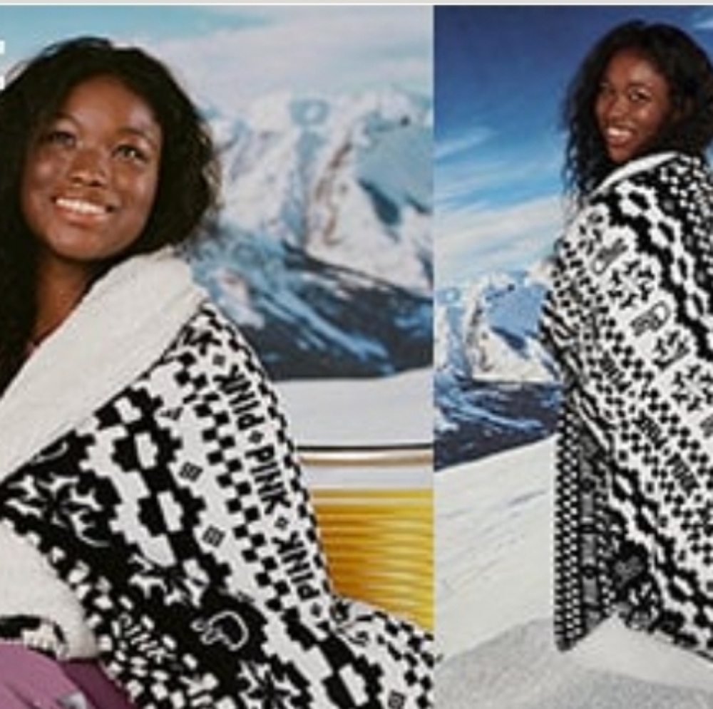 Vs PINK ❤ Sherpa Blanket - Picture 6 of 9